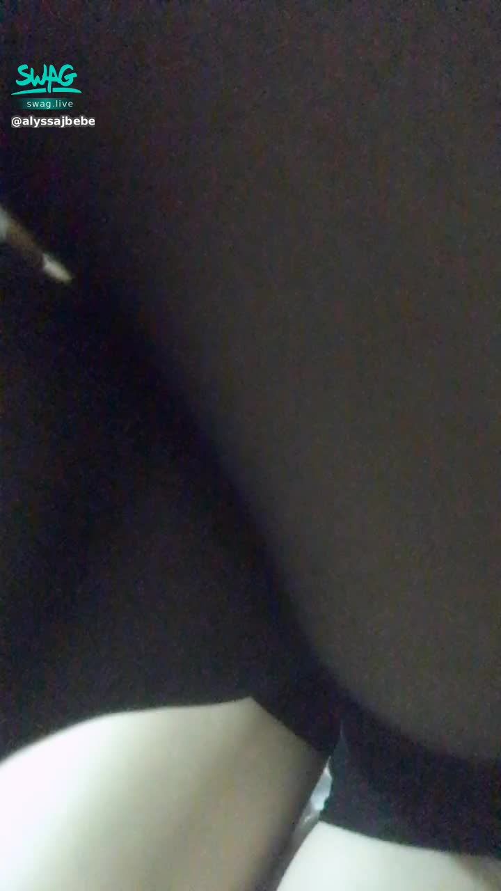 alyssajbebe : 好想被哥哥幹🙈