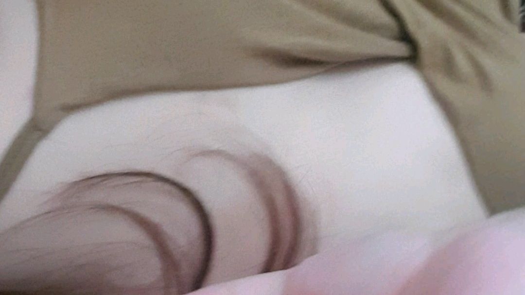 y******e : 自己吃淫汁😍興奮的流出白淫汁