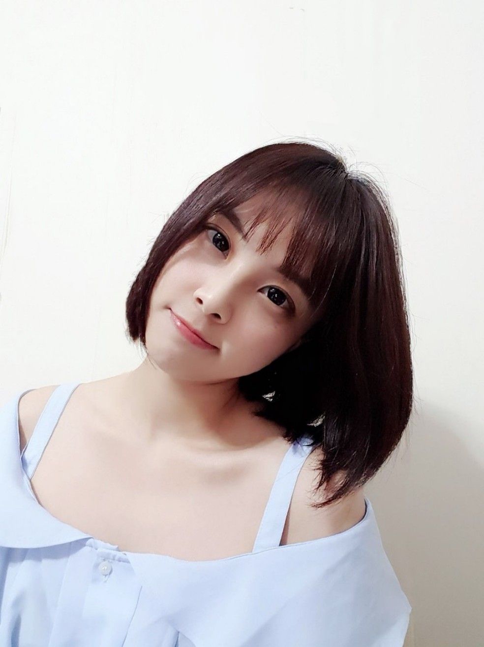 alicedarling : 楚楚可憐惹人憐愛的小女友
穿著襯衫撩撥哥哥
好像不小心濕答答