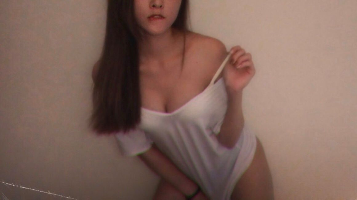 y*****e : 🎃萬聖節主打🎃穴腥護士殘忍的在病人面前自慰不給吃😈手淫粉嫩穴穴🌸小怪獸跳蛋抽插的淫水聲💦好刺激好興奮忍不住呻吟🔥露臉自慰必解🆘🆘🆘