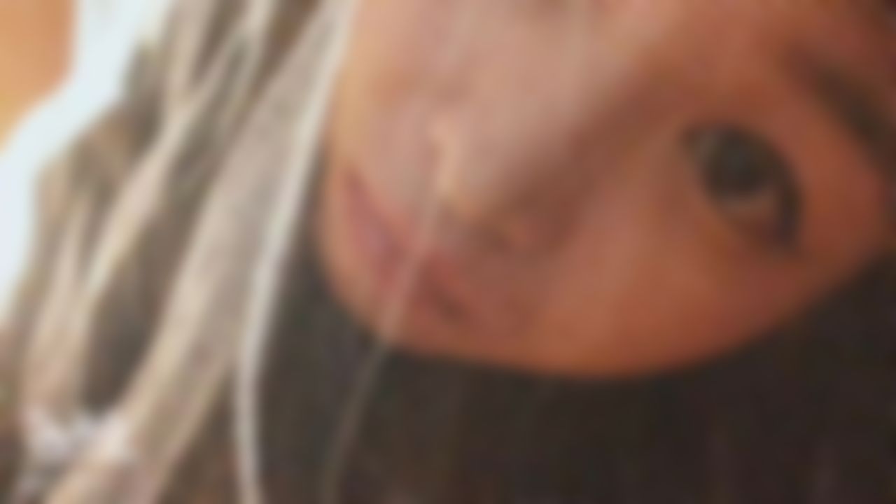 a****3 : 好怕路過的人看到我情不自禁的愛撫