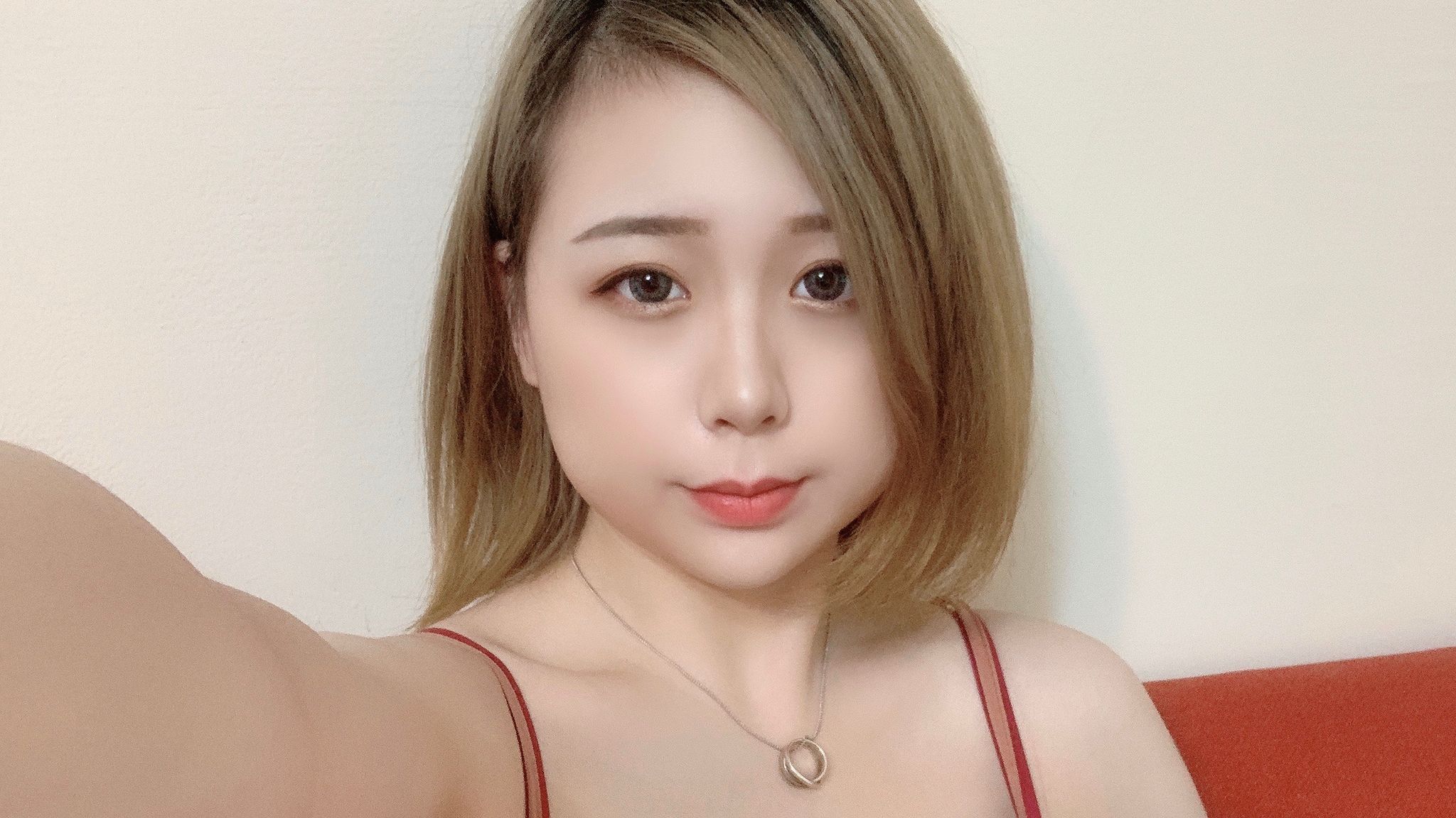 a*******y : 偷情時男友打來查勤，還被對象拍下全程（偷吃上集）