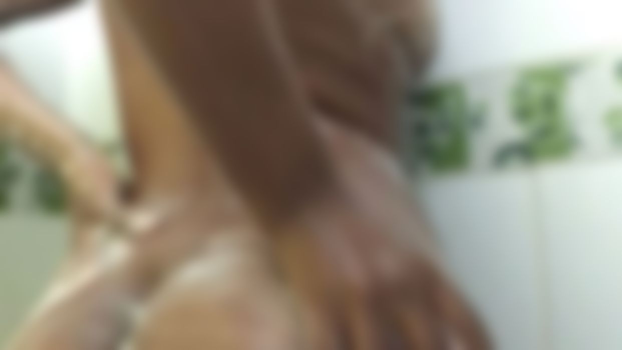 s**********z : Mi sexy baño caliente ... me estaba poniendo muy hot en mi ducha .. me encanta tocar y disfrutar del placer que siente mi cuerpo al ser tocado