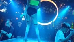 b********r : sexy hoop performance :) hope you enjoy.