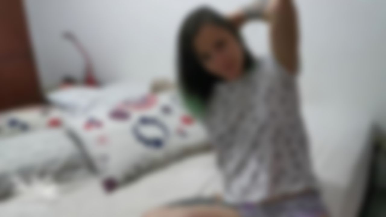 l*****y : Déjame mostrarte un poco de baile y caricias que me llevan a masturbarme para ti. 😋😈