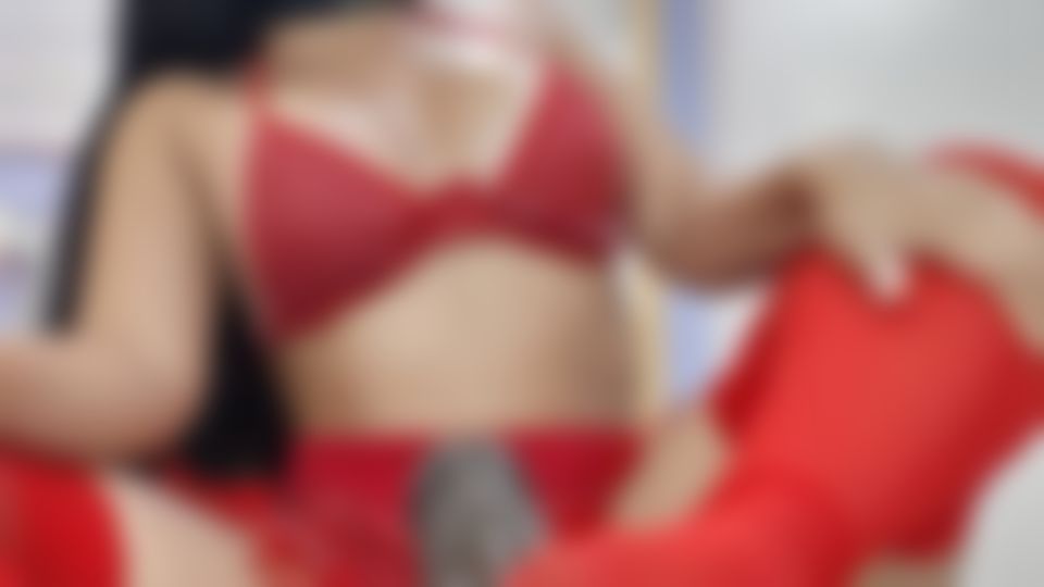  : Grandiosa masturbada con los pies