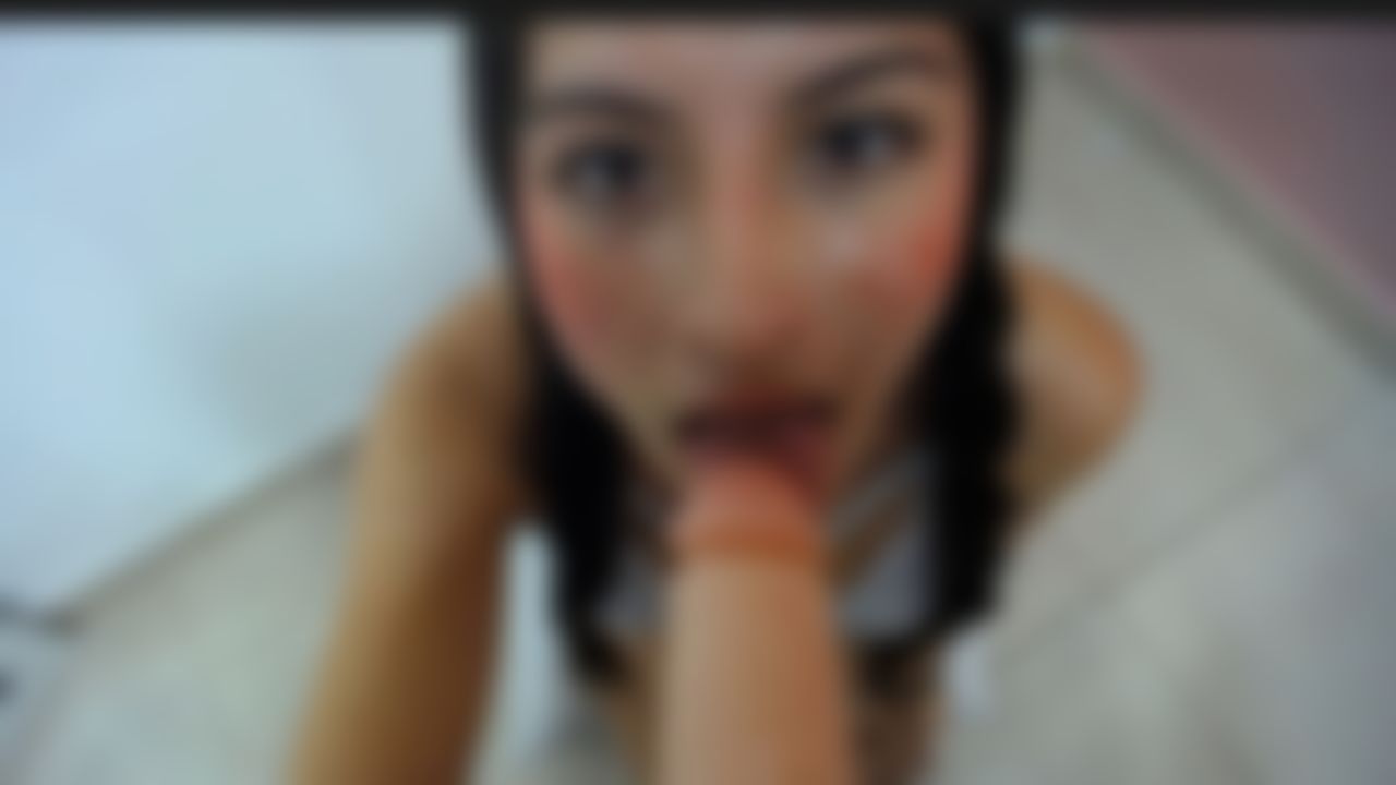 j**********s : me encanta mirarte a los ojos como niña traviesa y tener tu polla haciéndole una mamada