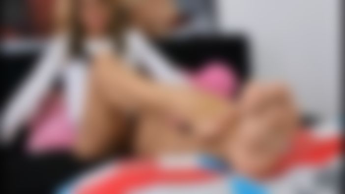 l*********b : video erótico modelando mis pies y poniendome caliente