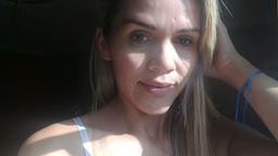 l*********b : amanecí muy caliente, el mostrarles como lavo mis dientes me exito y me toque mi coño tan mojado y caliente para correrme para ustedes ... si desean un vídeo solo deben pedírmelo con amor lorennakoob