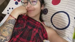 l*****y : Jugueteo en mi cama me #masturbo y llego muy rápidamente 🤤😈💕