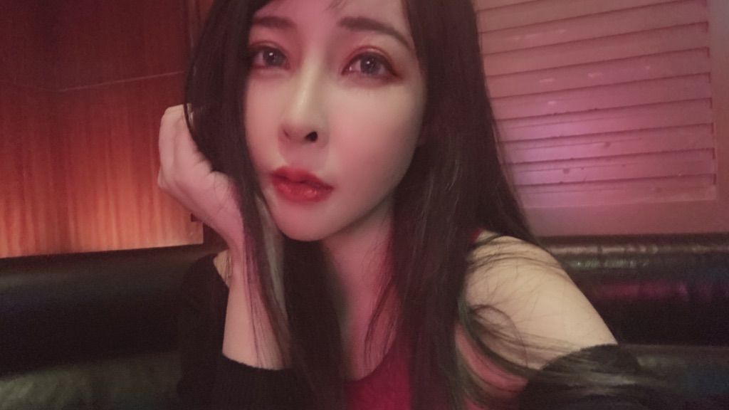 princessdolly : 寒冷的半夜隨機找路人搭訕詢問能不能一起去唱KTV🎤在包廂內隨著音樂熱舞脫衣給他欣賞🔥翹屁股蹭得他硬到不行直接來大戰一場❤️最後被粉絲要求顏射滿足他幻想已久的願望✨
