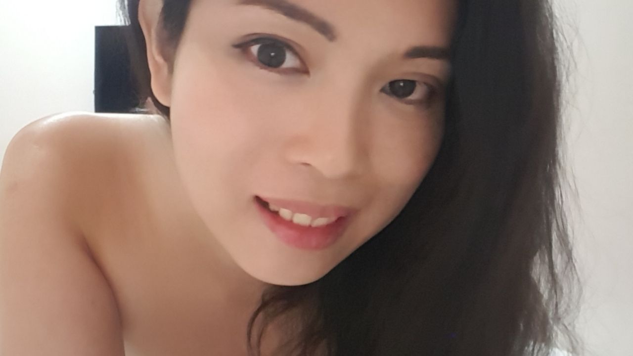 r********o : See me suck a brown juicy cock 😋🍫🍆