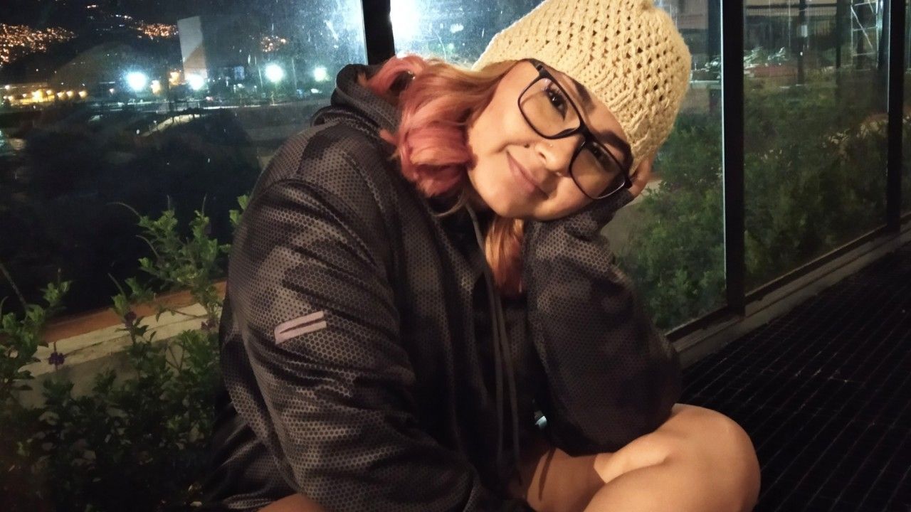 a**********a : un poco de exhibición en un parque sintiendo el riesgo al semidesnudo y al jugar un poco con mi pussy