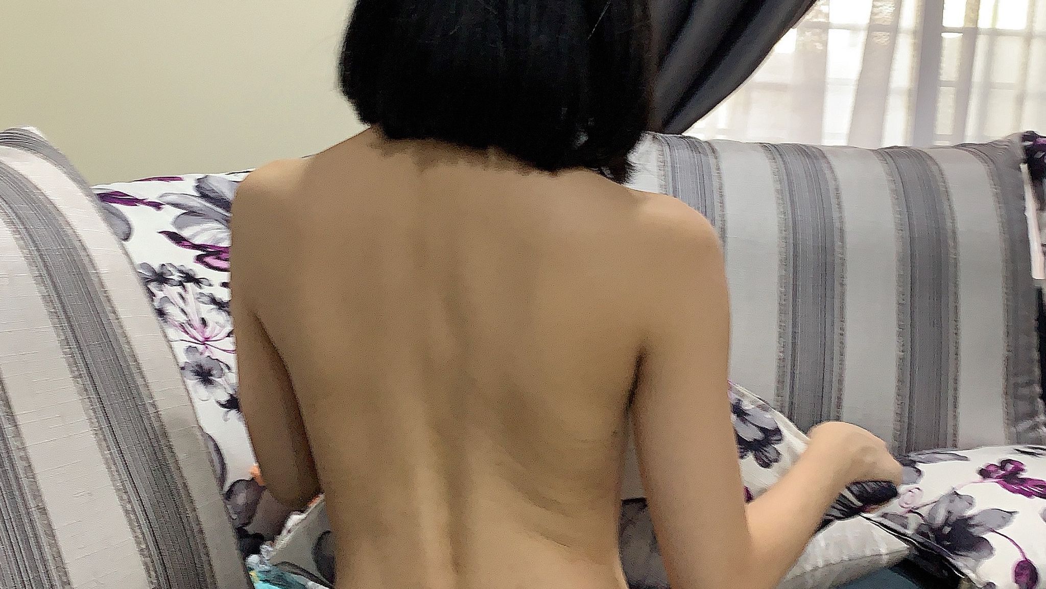 lizbaby : 邊洗澡邊自慰，裡面濕濕的