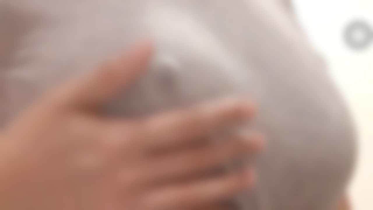 s*******s : 脱内衣和摸摸超凸的乳头❤