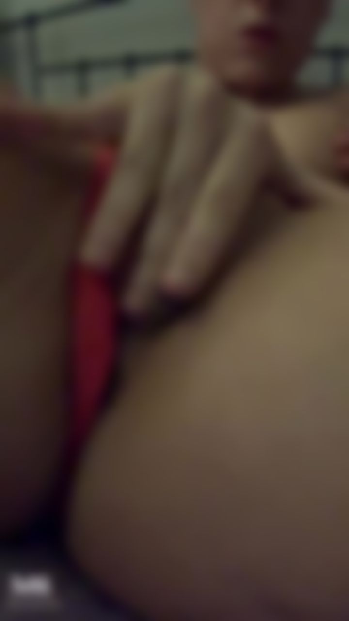 m*********x : Masturbation and big dildo