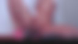 v*********s : Empiezo haciendo haciendo sentadillas sin tangas con el culo hacia la cámara luego me las quito y me masturbo hasta tener un cremoso, natural y rico orgasmo.