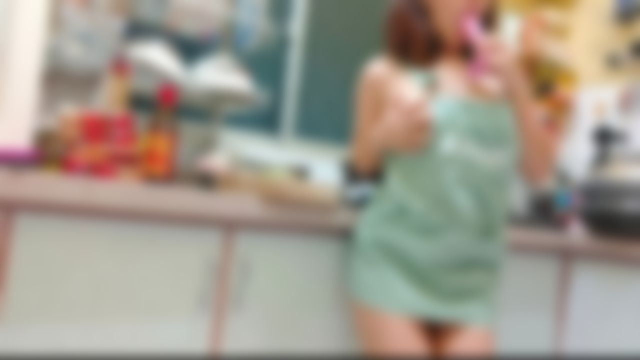 l*******g : 前面九分钟认真弄材料 后面居然就开始自慰了🔞🔞