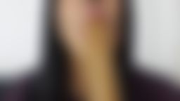 c**********v : me encanta chuparlo y hacerme fuerte con mi juguete es mi mayor deseo chupar penes y poder meterlos todos en mi boca hasta que las lágrimas salgan de mis ojos, disfruta conmigo.