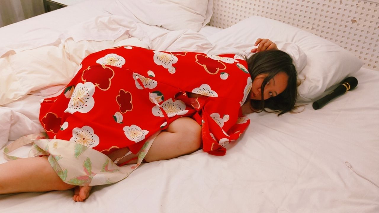 h*******e : 🌸 Actual combat extended version 🌸 I went to play at a fan's house in the house, and I couldn't help but fell down when I saw the one in the yukata......