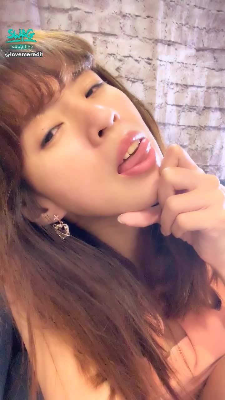 lovemeredith : 🧚‍♀️清純美少女vivi不經意的淫蕩燃燒你的理智🔥，找你喇舌💋