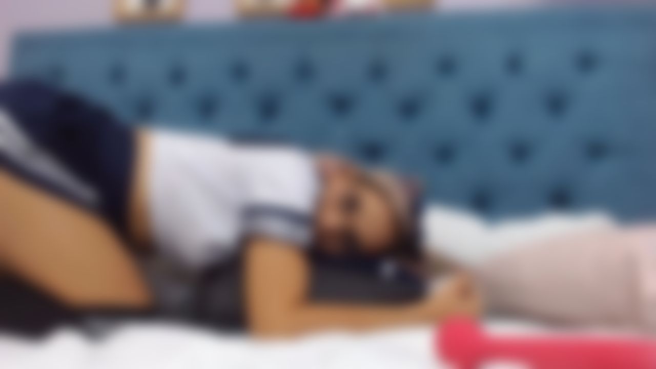 a**********n : Juego con plug anal y vibrador