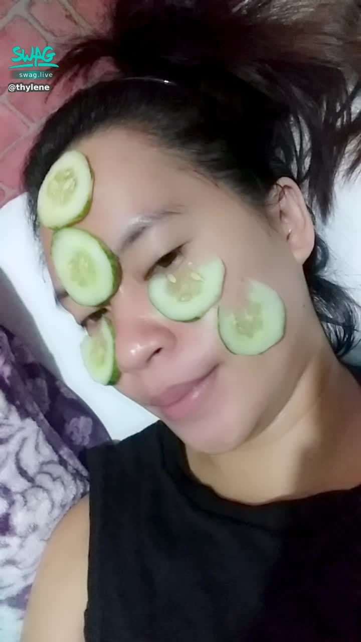  : Do you like me to eat your 🥒?😋