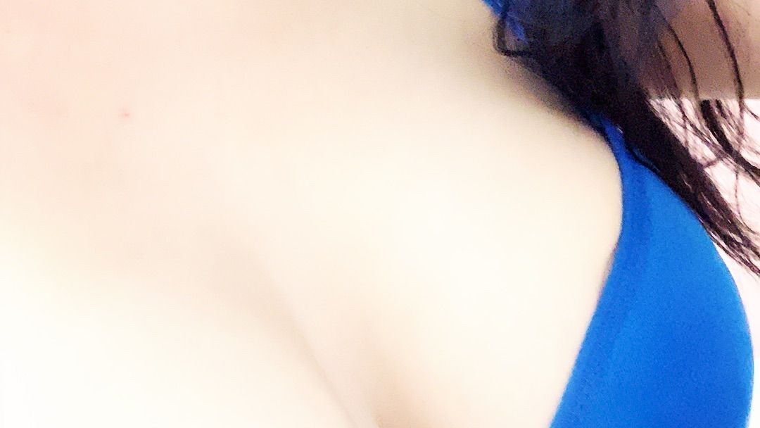 g*******n : 👉百貨公司約會{套子不見了}👈對白超多🙆‍♀️素人AV
今天會遇到真愛❤️嗎❓
還是約到「砲友」❓
網友能抵擋的住我的勾引挑逗嗎❓
還是一直害羞😳的笑～
或是被我嚇跑了🥺🥺
呵呵😄超貼心的網友陪我逛街
之後～找我去「開房間」💁‍♀️
吼～很猴🐒急ㄟ⋯⋯🤦‍♀️
屬猴🐒的嗎❓
說好的帶套子ㄟ⋯⋯
還拔掉～內射超多的，
小穴滴出精液⋯⋯
🈶️夠誇張，是很久沒做愛❤️嗎？
