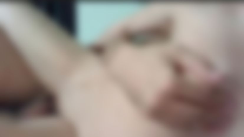 lizbaby : 在封城期間悶壞了，來些新鮮感，挑戰不一樣的姿勢愛愛～還有哪些姿勢是哥哥們知道的也可以來私密我讓我知道喔，這樣就可以拍給你們看了❤️