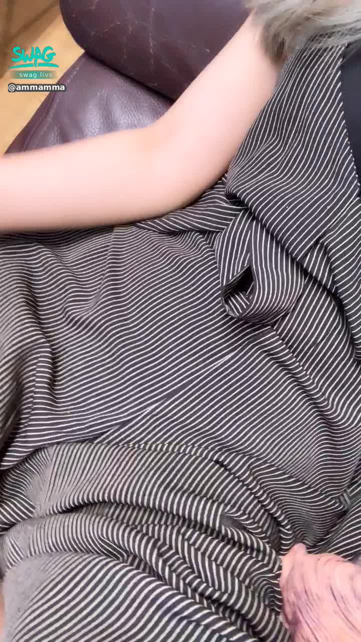 a*****a : 有一種穿著美觀修飾效果佳
但不太方便的服裝～～他叫氣質勾魂連身褲😍😍