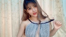 j*******y : 漂亮臉蛋在汽旅孤單淫蕩了起來,自己脫掉濕濕的內褲,M字腿超長美腿