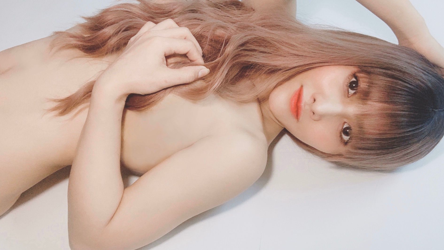 j*******y : 男人想要的那種女人我都可以百變~只怕你們不敢點開
Julie的洗澡全裸初體驗，愛我的你們還不趕快解開嗎?
從羞澀的我到現在能夠露出淫蕩的臉.... 慾火焚身在水中淫蕩
等你跟我講主題，我就會拍哦~~~