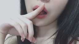 l*********e : 好熱喲⋯只好在家裡吹涼涼⋯涼著涼著就癢癢了...😣
一個人好孤單...
舌頭這樣動 哥哥有舒服嗎?
舒服的話⋯可不可以送給我一個🎁按摩棒🔥我回傳一部濕密影片😝讓你更舒服