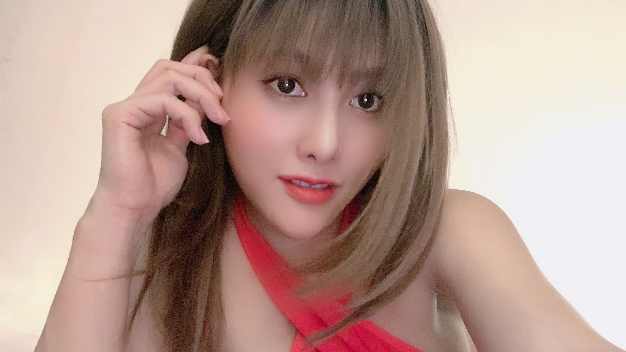 j*******y : 躺在床上總幻想有人可以緊緊抱住我幹著我，讓我大聲說不要，
能不能夠有棒棒能夠安慰身在異鄉的我?
有的話跟我說好嗎? 我也越穿越少了，代表我的慾火難耐.......