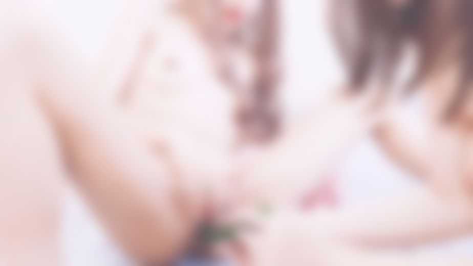 c**********e : 巨乳學姊用黃瓜抽爆小學妹白汁噴💦滿床🔞「雙頭黃瓜」抽插高潮了⋯