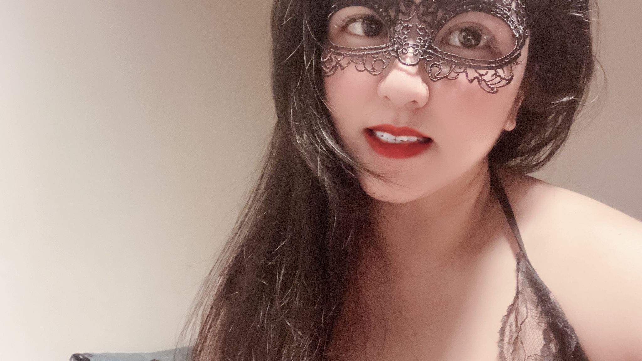 r*********y : 用巨乳和我的小巧嘴玩弄你的大棒棒🔞