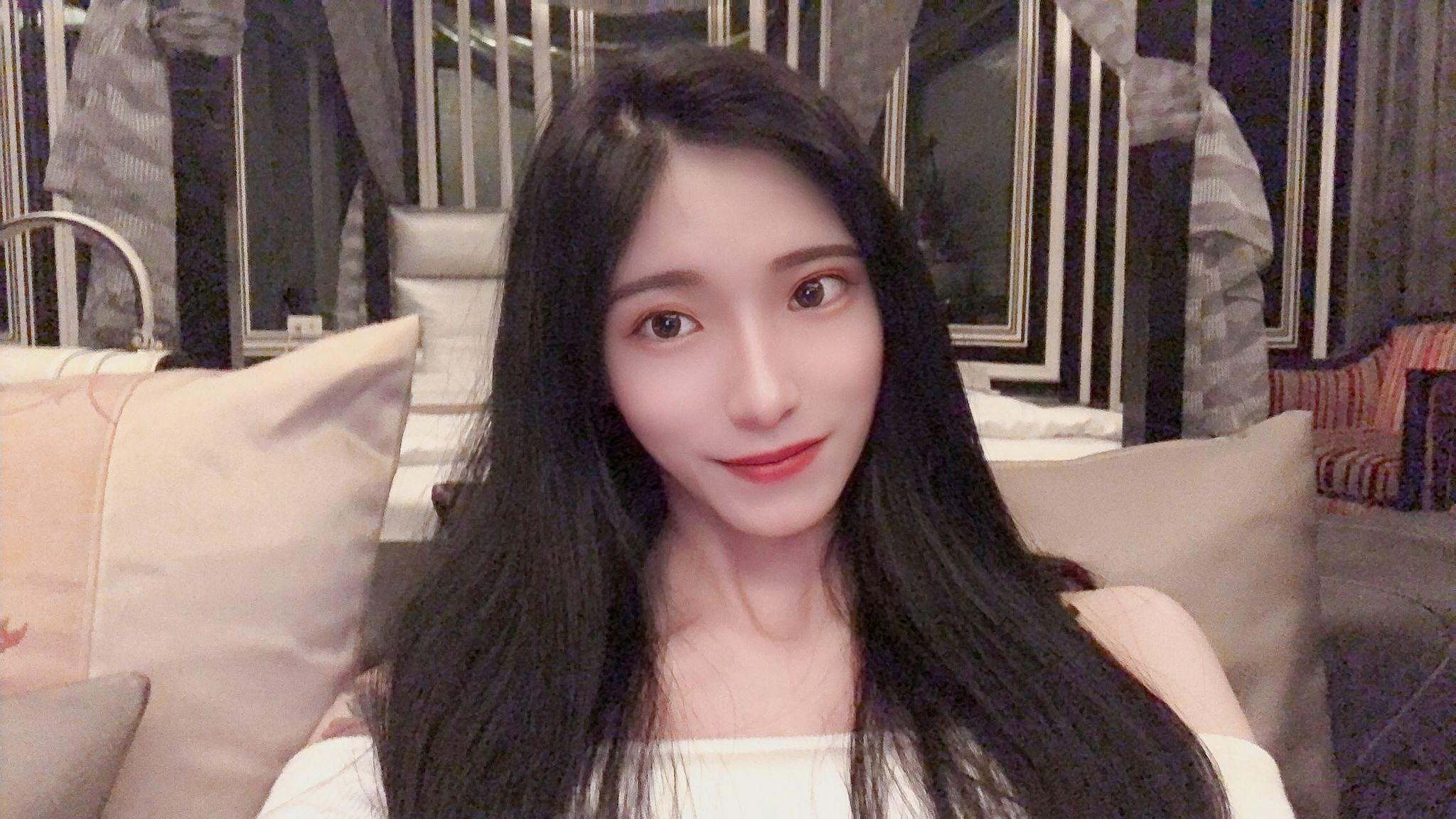s*****a : 偷情小秘書❤️半夜被老闆叫去趕文案！！