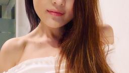 m********e : 解锁视频后私信我,得私人影片一段。