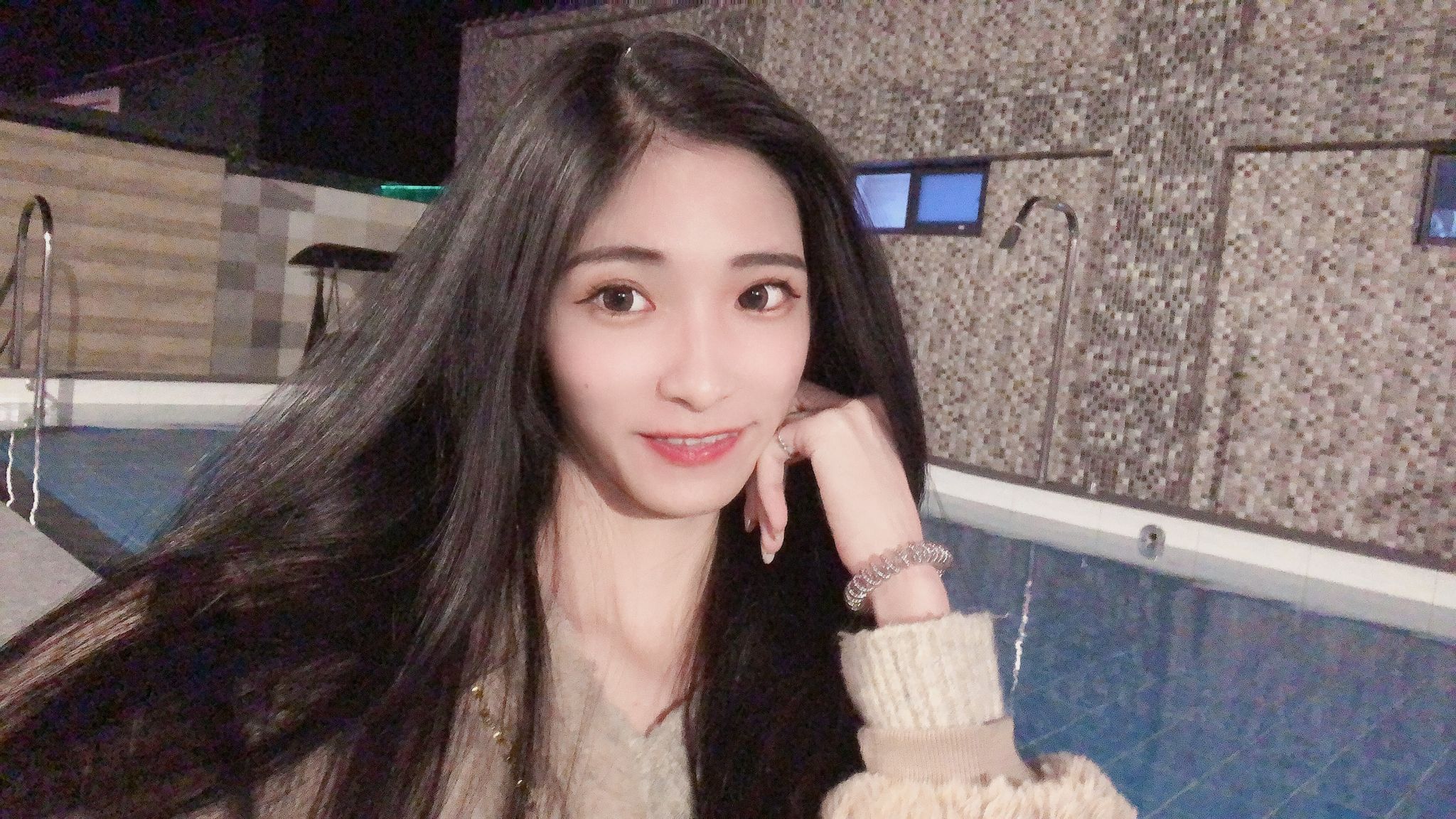 s*****a : 老闆的弟弟闖進房間！扯破我的褲子直接開幹！❤️