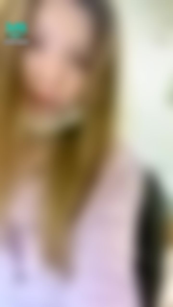 b******n : 這件外套好看嗎❓
紫色ㄉ很美🥰
非常適合夏天對吧🤣