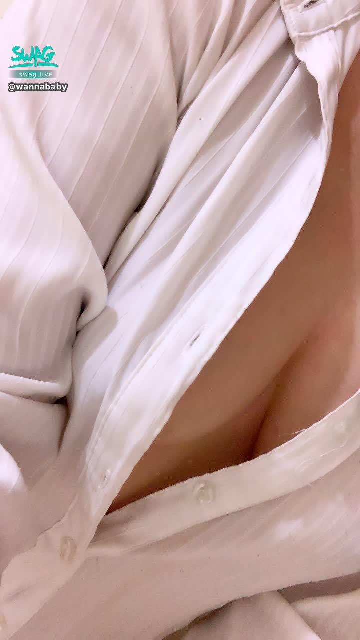 wannababy : 寶貝早安❤️今天公司突然叫我去台中一趟～
這邊有台中的好朋友可以帶我去吃好料的嗎💋