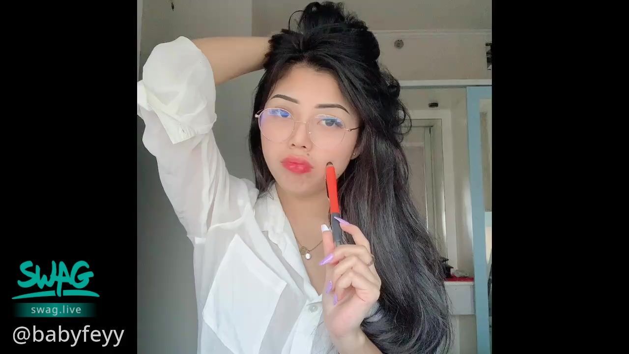 babyfeyy : sexy student can’t focus bcs of horny
