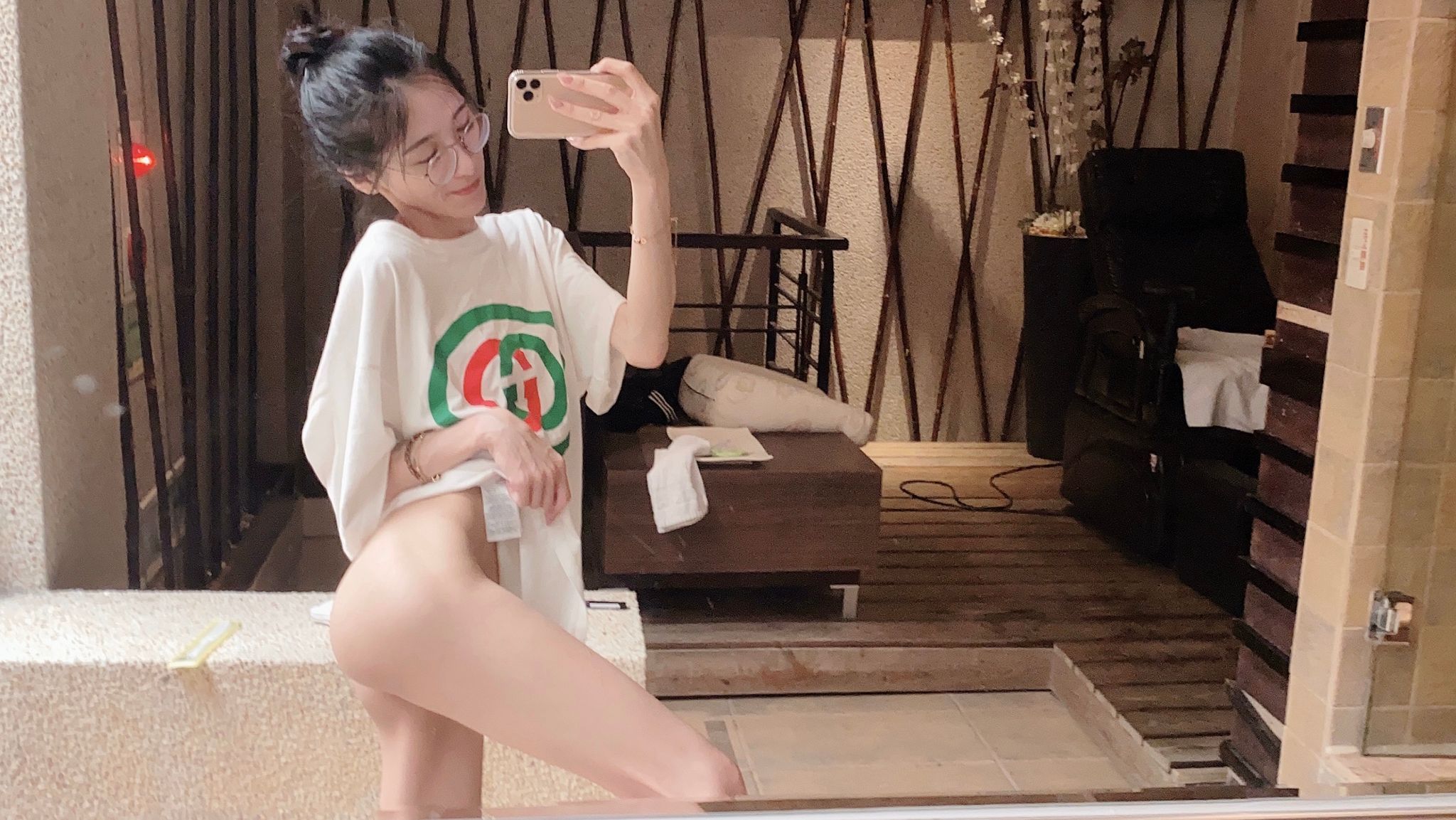 s*****a : 眼鏡妹只穿內褲出門赴約❤️汽旅大戰還有八爪椅❤️
