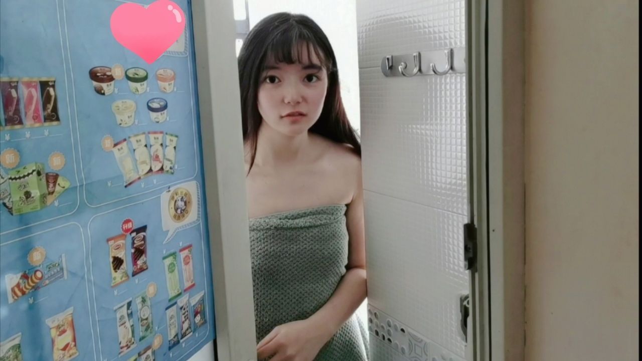 nanabae : 大量精夜顏射口爆蘿莉女大生借用宅男鄰居浴室
