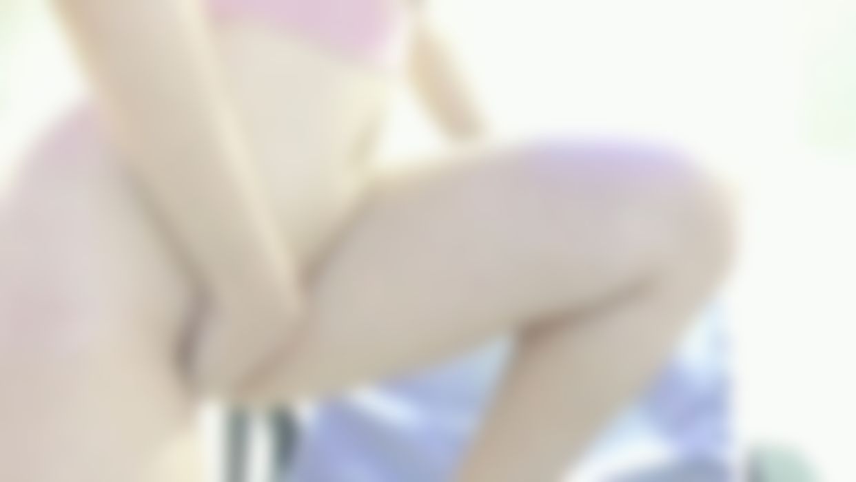  : Pinky girl plays pussy on a chair💦💦