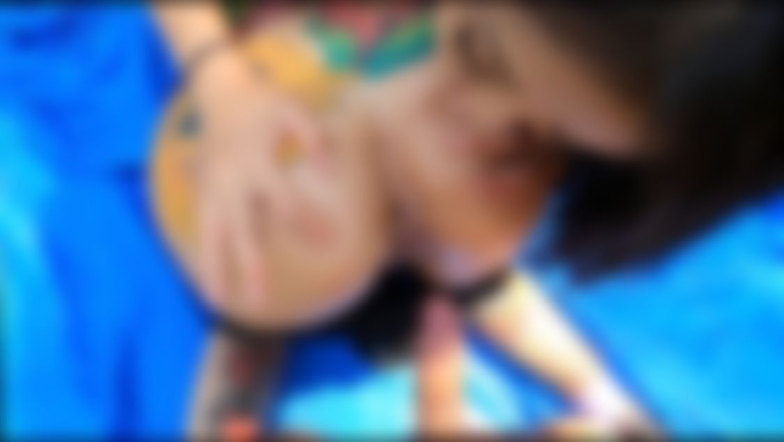 t*********k : Nicole and Tiffany went on a stranger’s car. On the way they needed to use bathroom and turned out a hot outdoor threesome sex.

Tiffany和Nicole在外面上了陌生人的車。