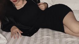 b******y : Come here honey, shower and have fun with me 👙👅🍆🍑💦