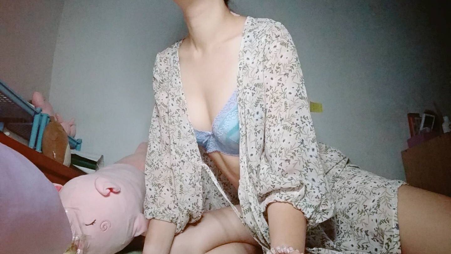 n********y : 💕終於有時間剪輯新的影片了💕

💋主人視角來讓哥哥彷彿一起壞壞💋

💕大家都說妞妞有進步，開心💕

💋哥哥的支持讓妞妞有動力做更多作品💋

💕解鎖妞妞的作品都會給小福利唷💕