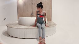 s*****a : 一起加班的同事一點都不順路的載我回家💦🏠到底會怎麼發展❤️❤️進門就開戰!看來新同事餓很久嚕❤️