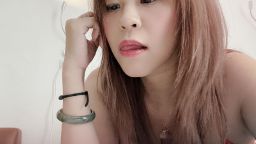 helenesexbaby : 歌詞惡搞🤣🤣🤣
原:我最幸福的事,當過你的天使🎤🎤